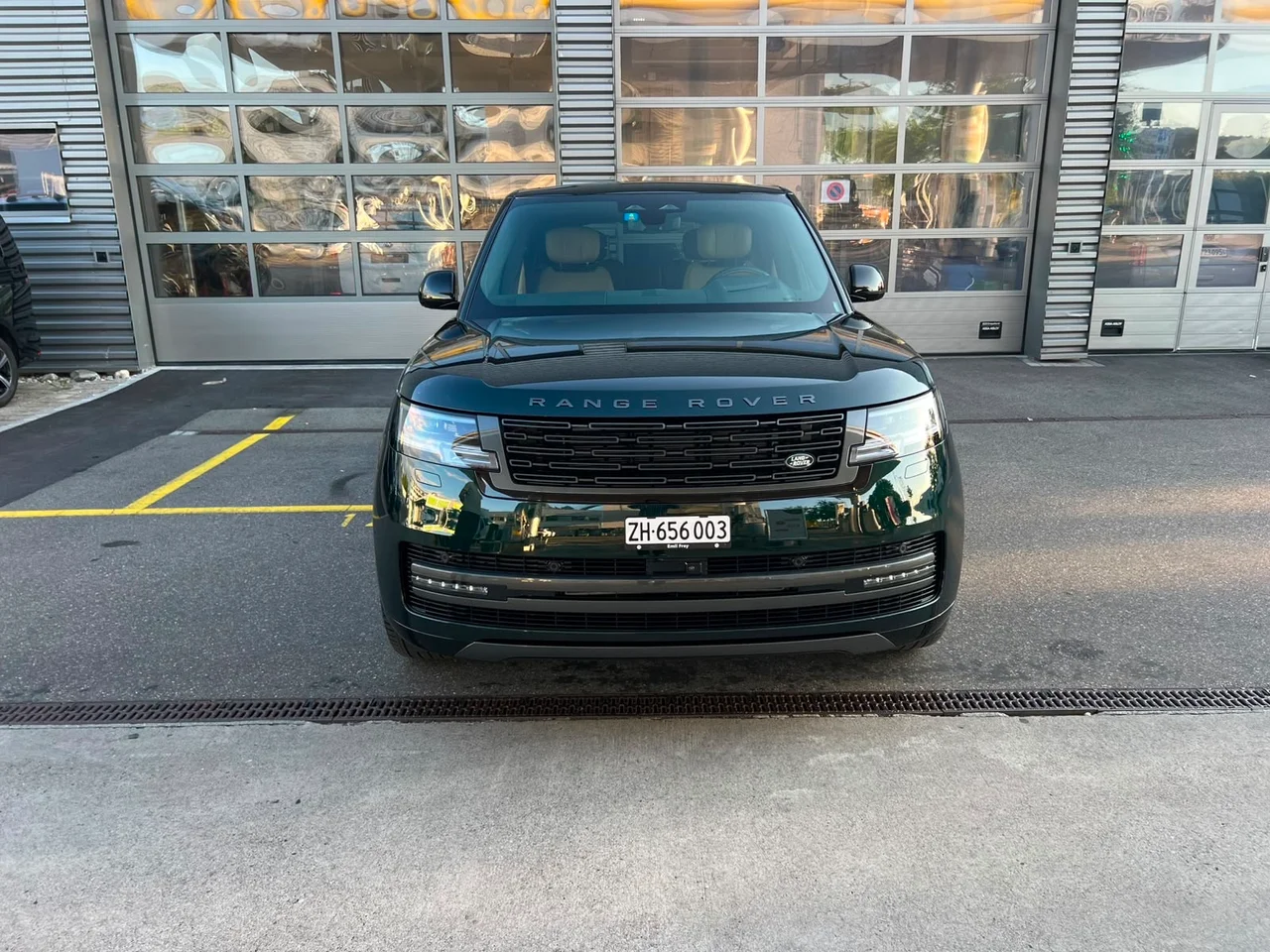 Land Rover LWB P460e