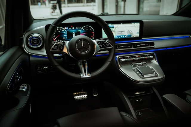 Mercedes-Benz V 300 d Exclusive Swiss Edition 4MATIC (2025) – 7