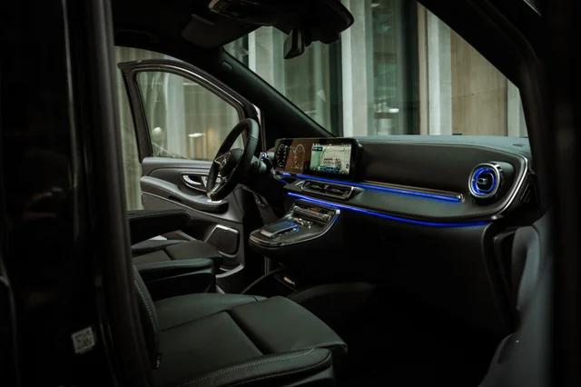 Mercedes-Benz V 300 d Exclusive Swiss Edition 4MATIC (2025) – 8