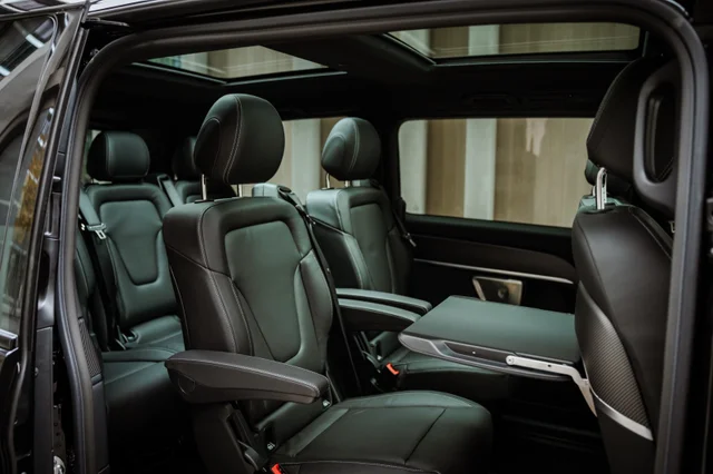 Mercedes-Benz V 300 d Exclusive Swiss Edition 4MATIC (2025) – 4